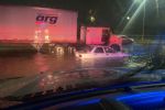 Lluvias en Monterrey provocaron inundaciones, vehículos varados y postes caídos