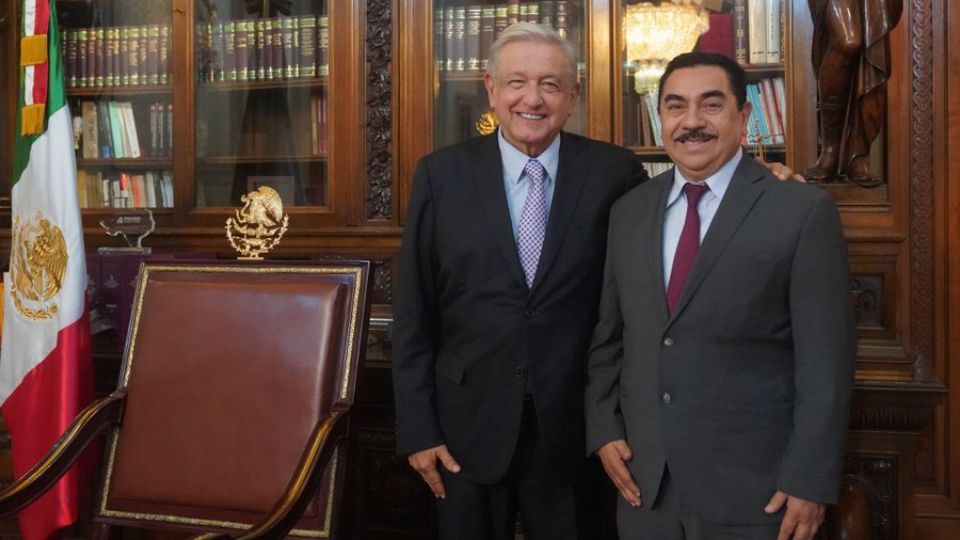 Andrés Manuel López Obrador junto a a Miguel Ángel Maciel.