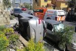 Auto se estrella frente a casa y provoca fuga de gas en zona Cumbres