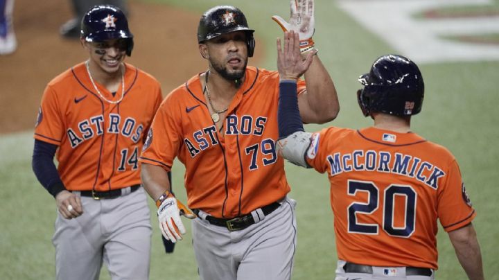 MLB: Astros aplastan a Rangers 10-3 y empatan la serie