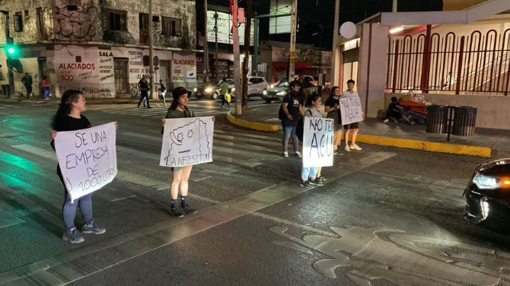 Bloquean avenida Félix U. Gómez y Fundidora ante falta de agua