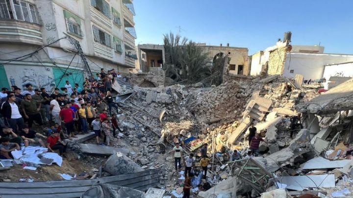 Israel bombardea iglesia ortodoxa en Gaza; reportan 18 palestinos muertos
