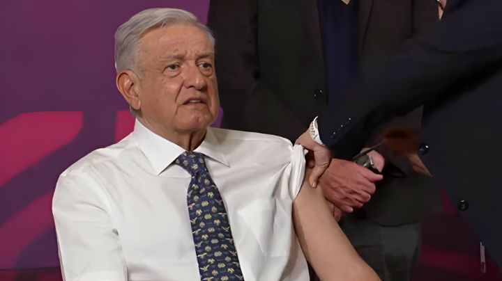 AMLO se vacuna contra el Covid-19 y defiende al fármaco Abdala