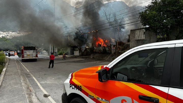 Incendio consume negocio en La Estanzuela, al sur de Monterrey