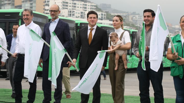 Entrega Samuel García 300 camiones a Nuevo León