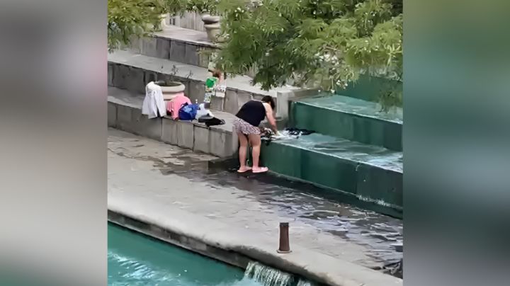 Captan a mujer lavando ropa en Paseo Santa Lucía