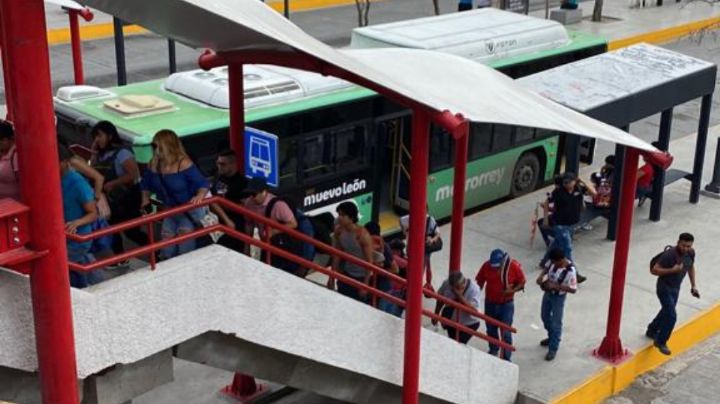 Falta de camiones provoca aglomeraciones y largas filas en la estación Exposición