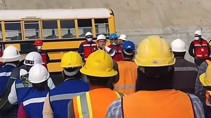 Se sienten muy…: Supervisor chino 'regaña' a trabajadores mexicanos