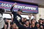 Verstappen entra al grupo de tricampeones de F1, pero no es el más joven