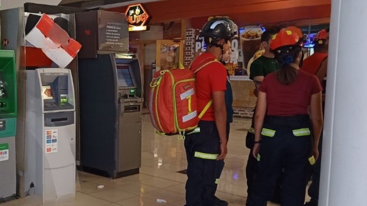 Cae niño de segundo piso en centro comercial Plaza Cumbres en Monterrey
