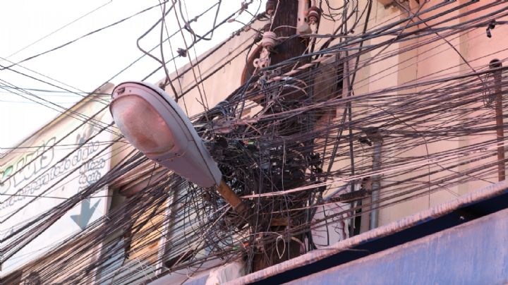 Se amparan empresas para no retirar exceso de cableado suelto y en desuso