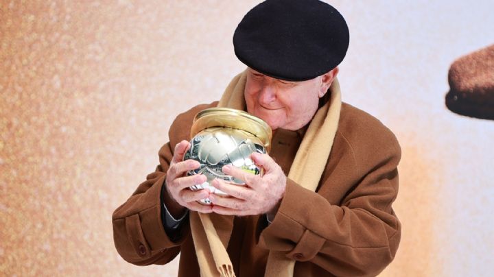 Manuel Lapuente es homenajeado por la FMF