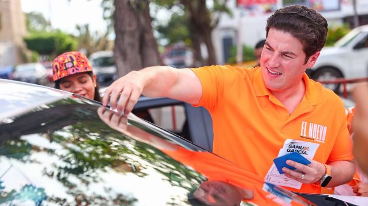 Samuel García llega a Colima y pega 'calcas matonas'