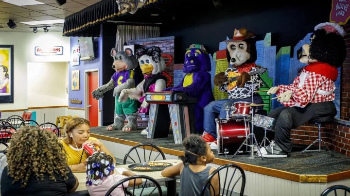 Chuck E. Cheese retirará animatrónicos de sus restaurantes