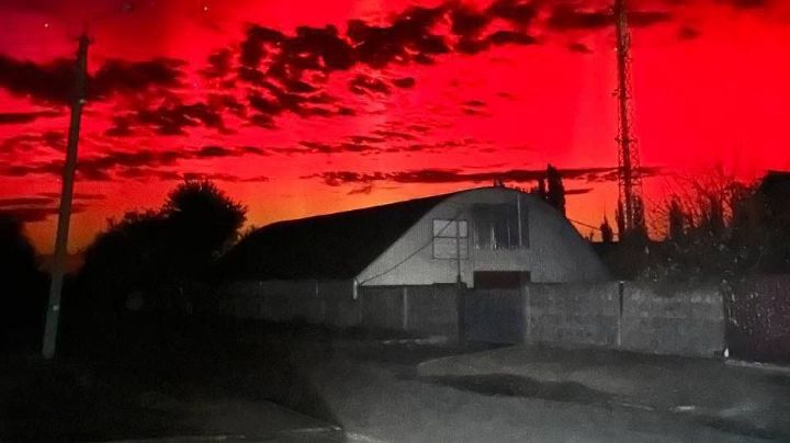 Cielo se tiñe de rojo en Rusia: ¿Qué causó este fenómeno?