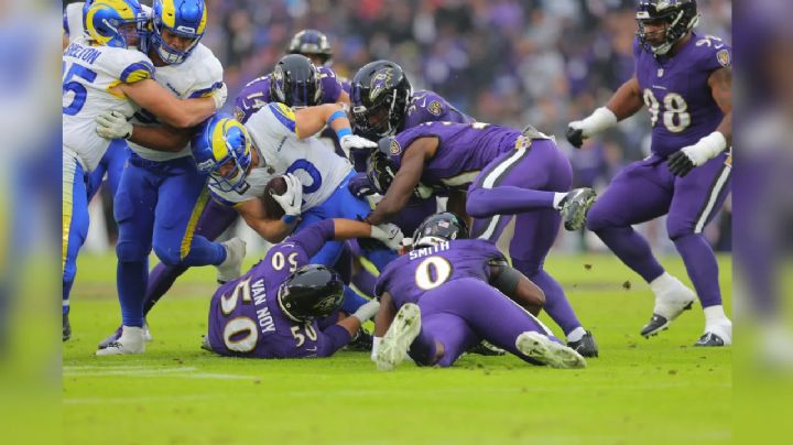 NFL: Ravens ganan de ultimo minuto a los Rams por 37-31