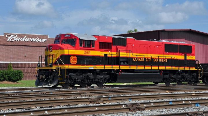 Acuerdan construcción de tren para pasajeros en Monterrey