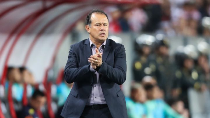 Juan Reynoso es destituido como seleccionador de Perú