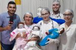 Mujer casada con muñeco anuncia el nacimiento de dos hijas en Brasil