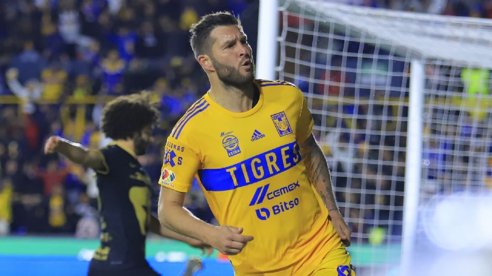 André-Pierre Gignac festeja el cuarto gol de su equipo durante el juego ante Pumas del Torneo Clausura 2023.