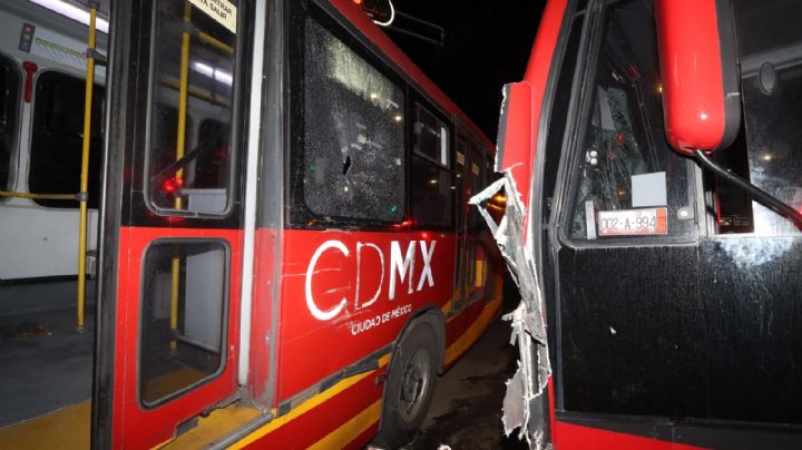 Choque entre camiones del Metrobús deja 20 heridos en CDMX