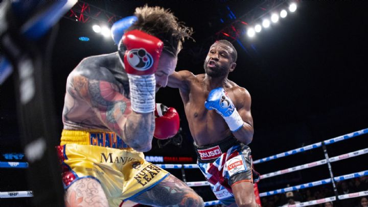 Floyd Mayweather se exhibe con lo mínimo ante Aaron Chalmers