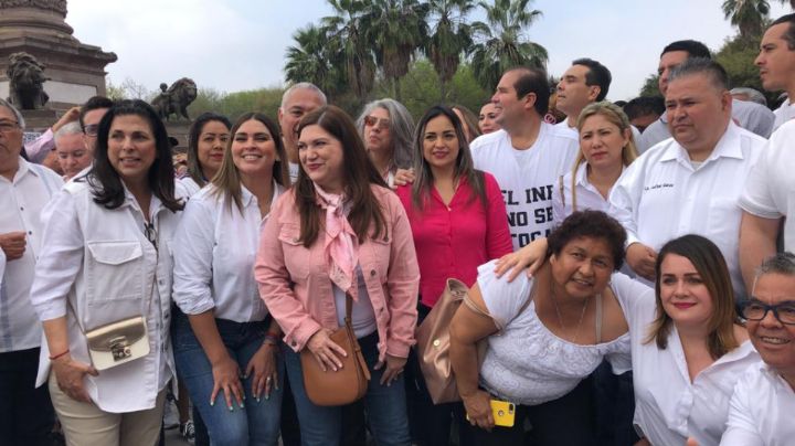 Políticos de Nuevo León también gritan 'el INE no se toca' en la Macroplaza