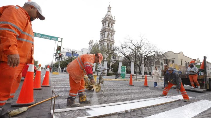 Emprende Monterrey bacheo en calles del centro