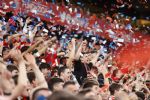 LaLiga: Lanzan billetes y gritan 'a Segunda' al Barcelona en San Mamés