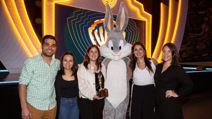 Warner premia alianza establecida con Tigres Femenil