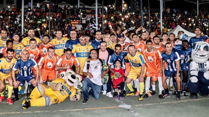 Juegan partido amistoso barras de Tigres y Rayados previo al clásico