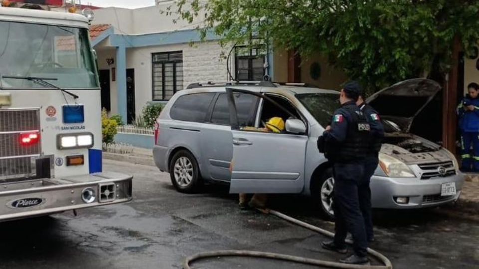 La camioneta tipo Kia Sedona tenía placas pertenecientes al Estado de Texas.