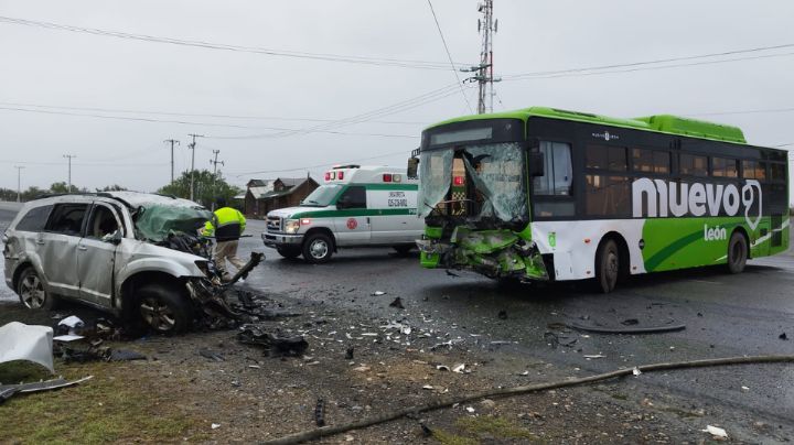 Choque frontal con camión urbano deja una mujer muerta en la Carretera a Laredo