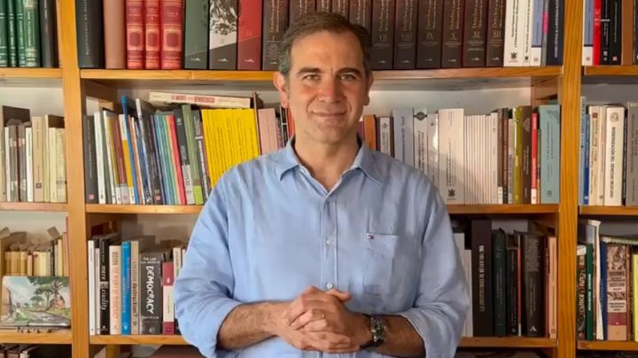 Entre aplausos Lorenzo Cordova finaliza última reunión como presidente del INE