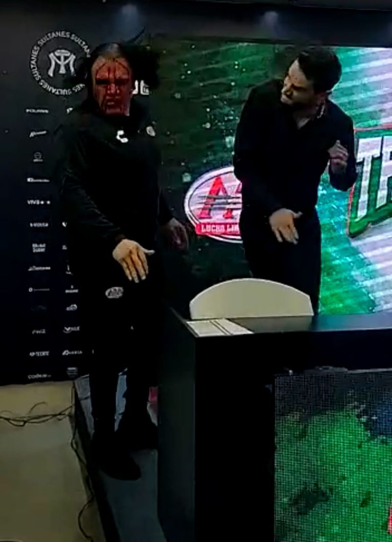 Adrián Marcelo bofeteó a Chessman durante la conferencia de prensa de Triplemanía XXXI, Capítulo .