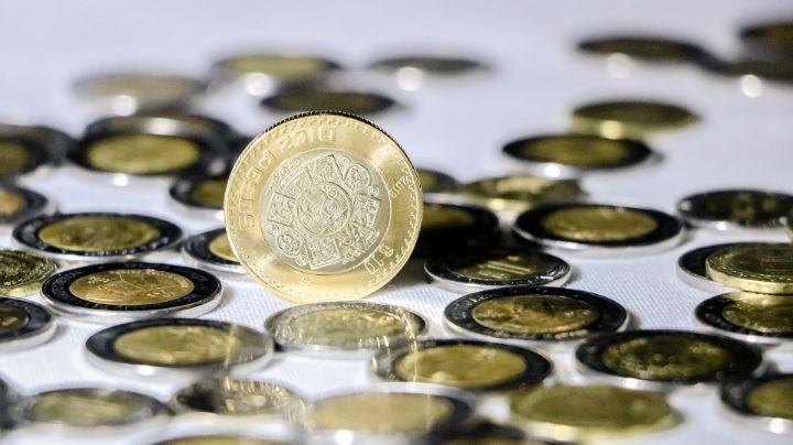 Dólar baja de los 18 pesos por primera vez desde 2018