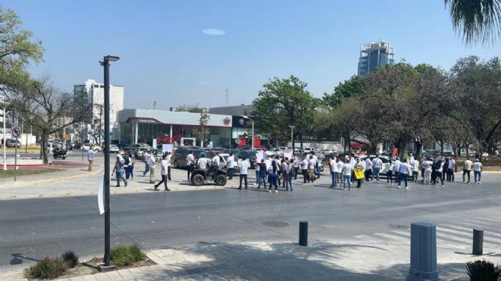 Protestan vecinos y comerciantes de Centrito Valle lentitud en obras de regeneración