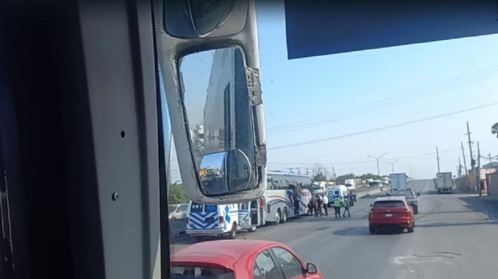 Choque entre camión y tráiler provoca caos vial en la Carretera a Laredo