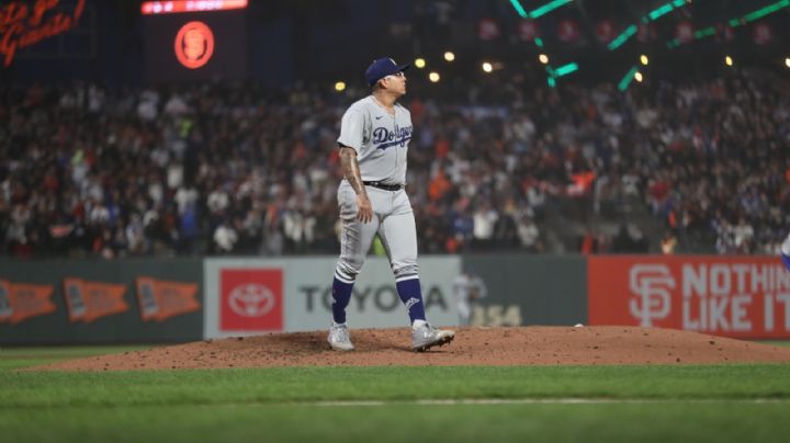 MLB ordena baja administrativa a Julio Urías tras su detención