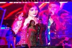 Santa Fe Klan y Karely Ruiz se besan en el 'Macrofest' en Monterrey