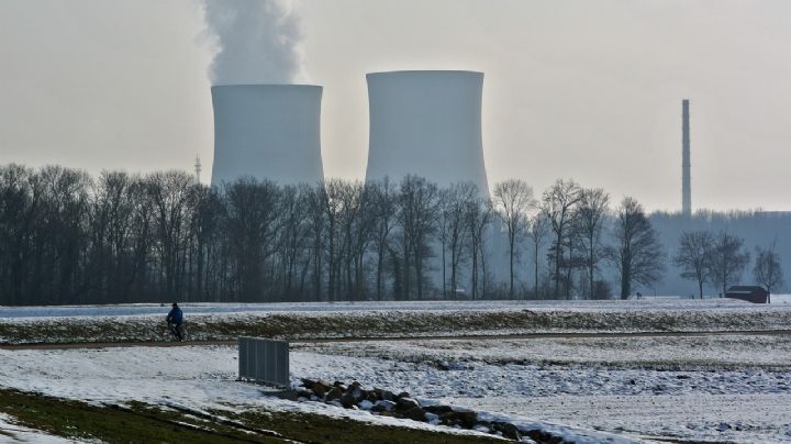 Alemania apaga plantas nucleares; cosecha aplausos y también críticas