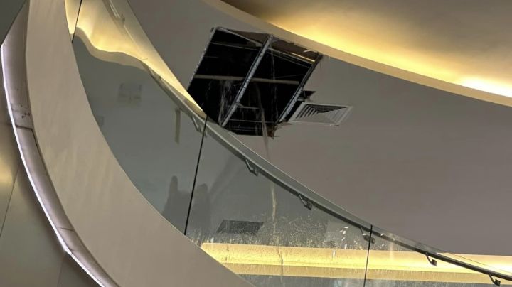 ¡Fuga! Se desploma parte del techo de Galerías Monterrey