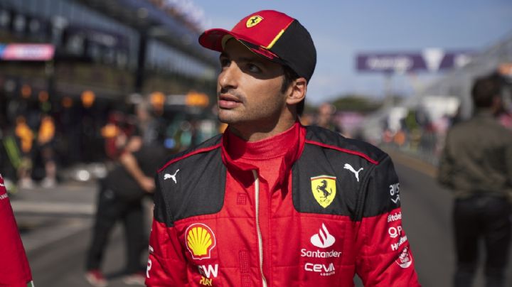 Carlos Sainz asegura la pole position; 'Checo' y Max largarán fuera del Top10 en Singapur
