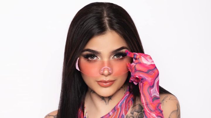 Karely Ruiz se pone uniforme de 'Hooters' y asegura que 'ya se puso a trabajar'