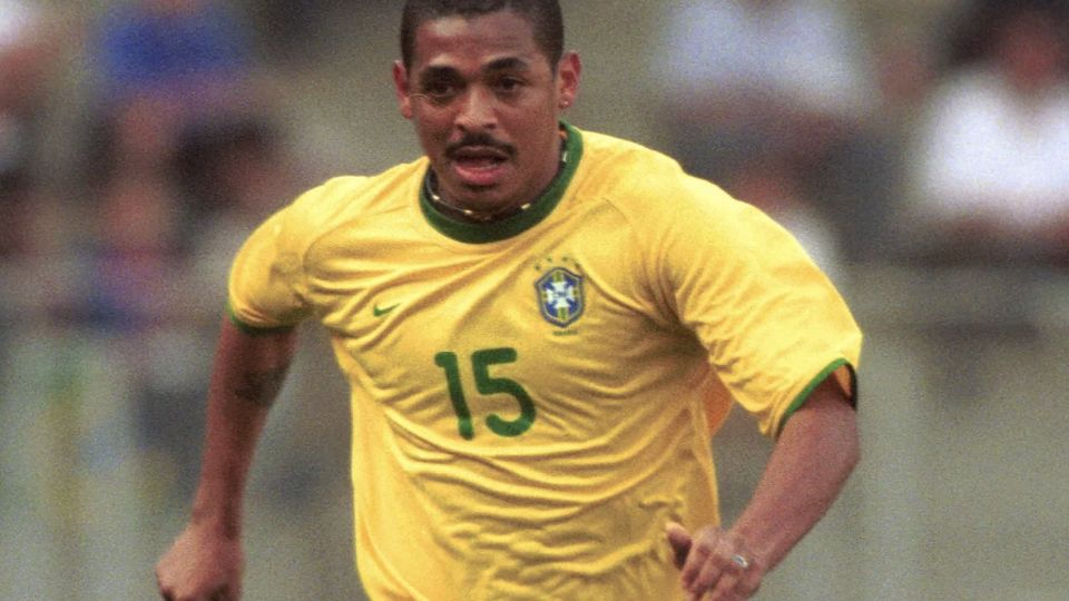 Marcos André Batista Santos, conocido como ‘Vampeta’, es un futbolista brasileño, campeón del Mundo en 2002, a quien le serán embargados sus trofeos y medallas por una deuda con la escuela de sus hijas