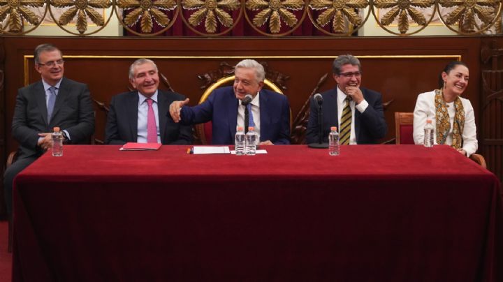 AMLO  se reúne con senadores mexicanos tras la solicitud para eliminar el INAi