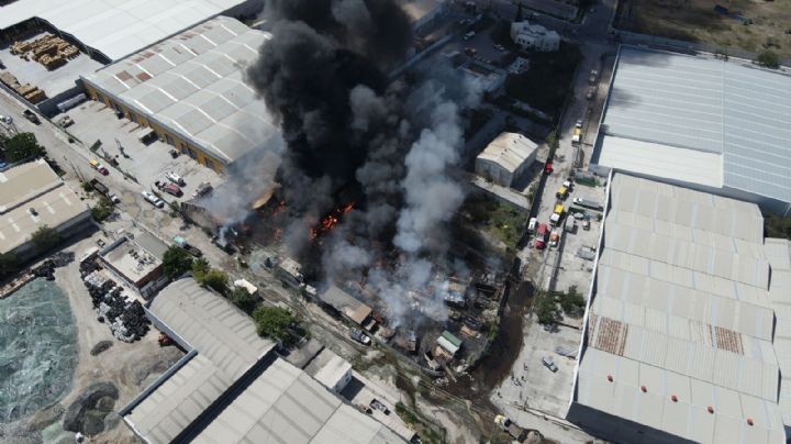 Se incendia almacén de químicos en Apodaca