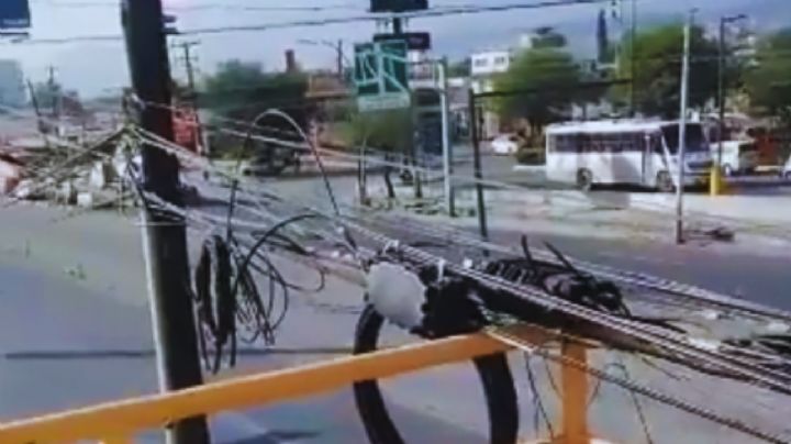 Peaton denuncia cableado sobre puente peatonal en avenida Lincoln