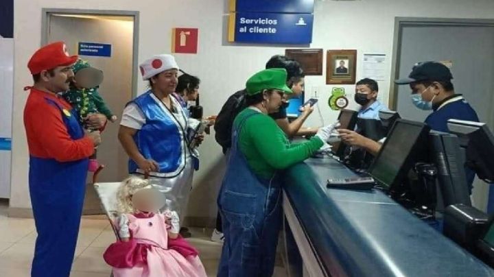 Familia se disfraza para el estreno de Mario Bros