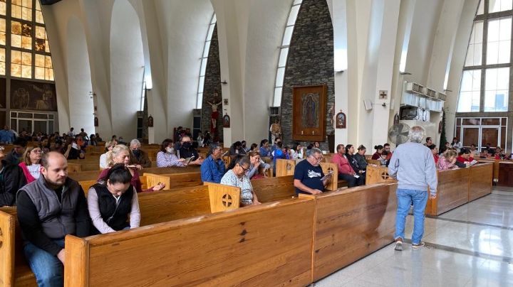 Feligreses recorren los 'Siete Templos' en Nuevo León